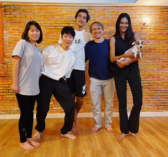 Fundamental Acting Class by Mr.Robin Schroeter
 วันนี้บรรยากาศในบ้าน MasterClass ของเราครึกครื้นมาก พี่อติล่าและพี่แค…