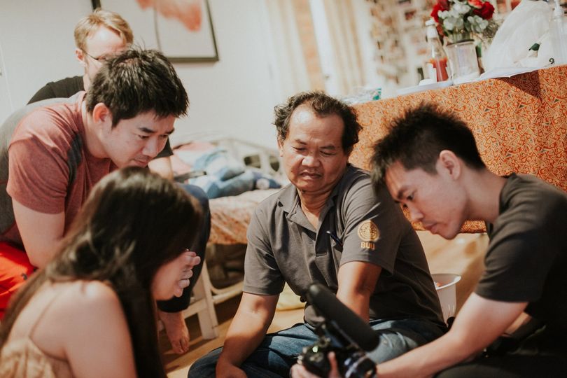 จะเกิดอะไรขึ้น !
 เมื่อต่างภาษาต่างวัย แต่หัวใจ MasterClass ได้มาเรียนด้วยกันใน Acting for film โดย ครูสืบ บุญส่ง นาคภู่…